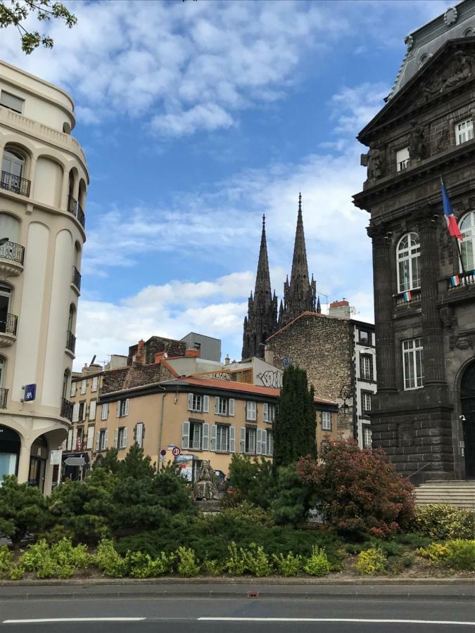 Nid Douillet Sur Plateau Central Clermont-Ferrand Exterior foto